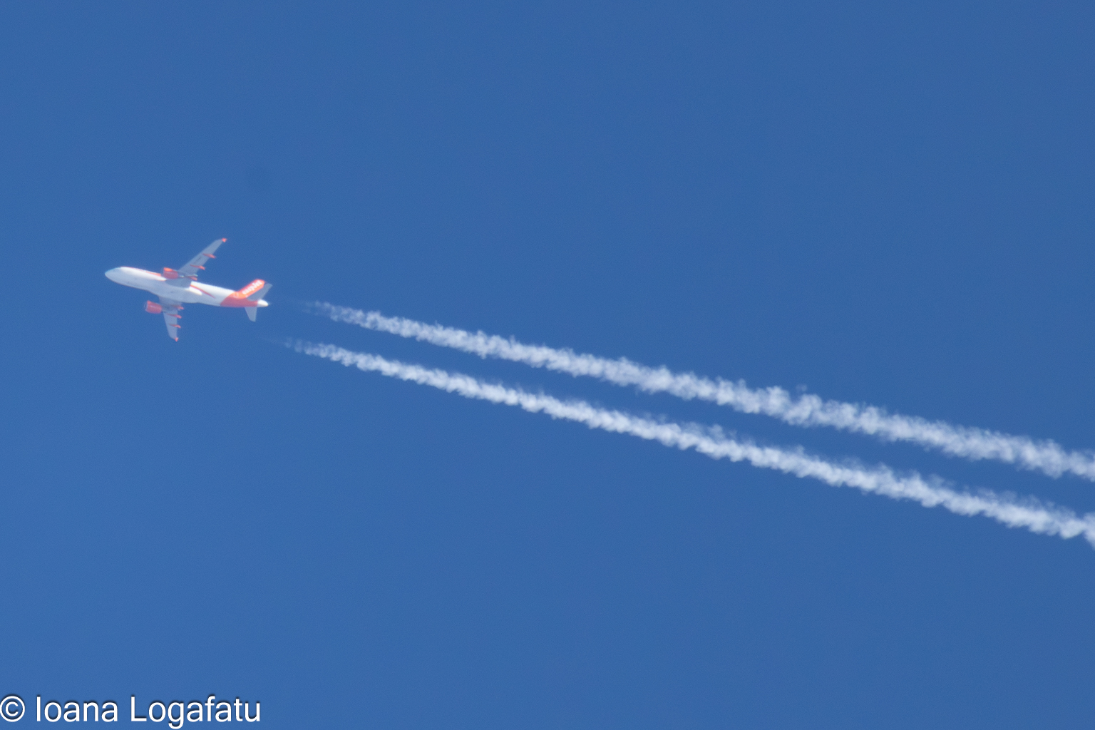 Jet streaks high above the clouds